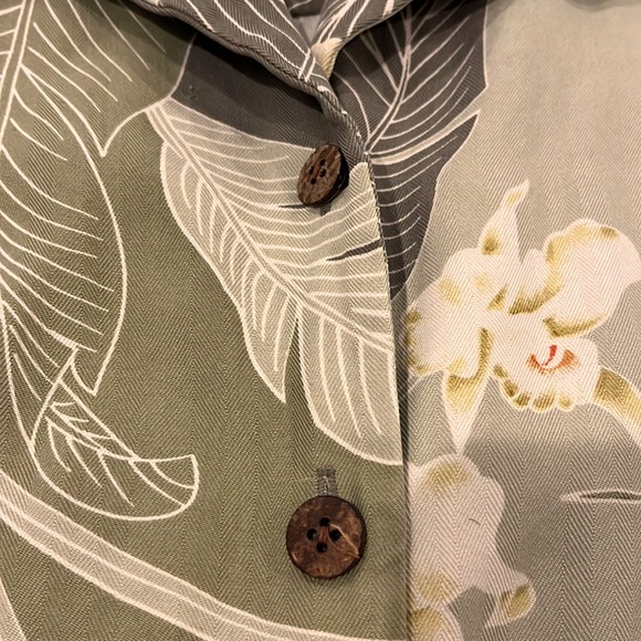 Women’s Tommy Bahama shirt sleeve shirt Medium - Picture 4 of 6